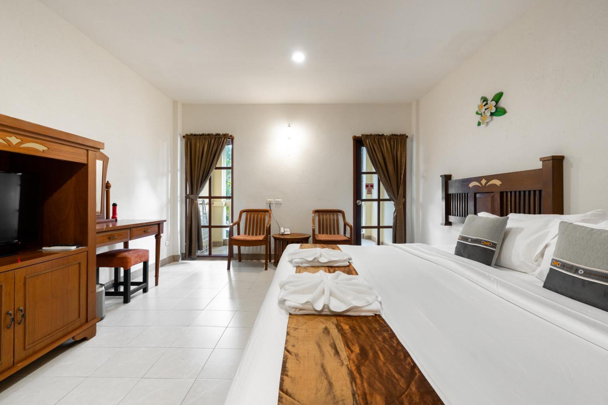 Phuket Leelavadee Hua Ting Resort 4*