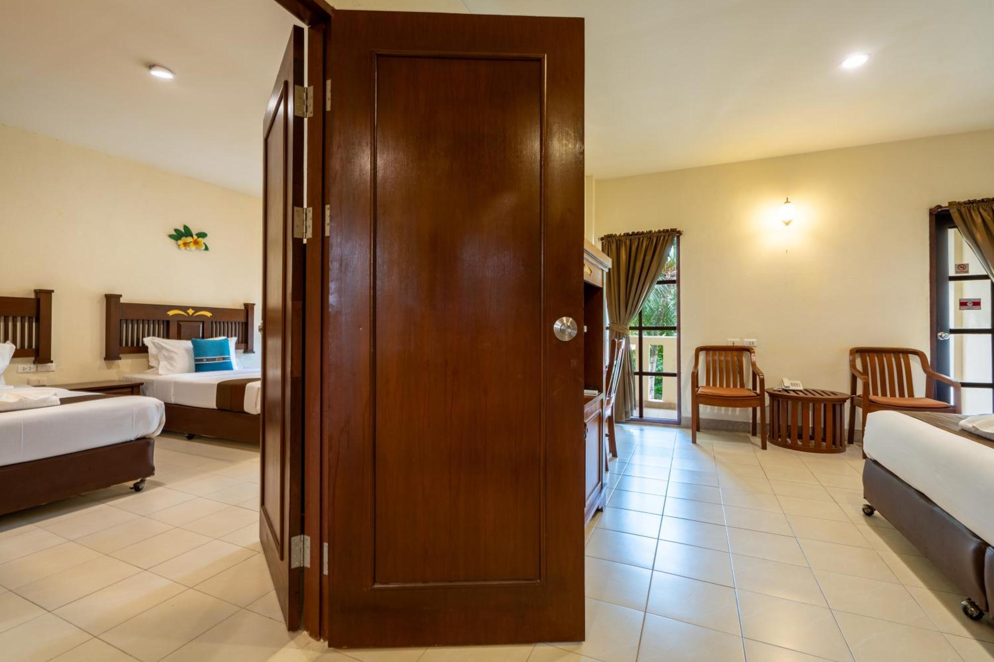 Phuket Leelavadee Hua Ting Resort 4*