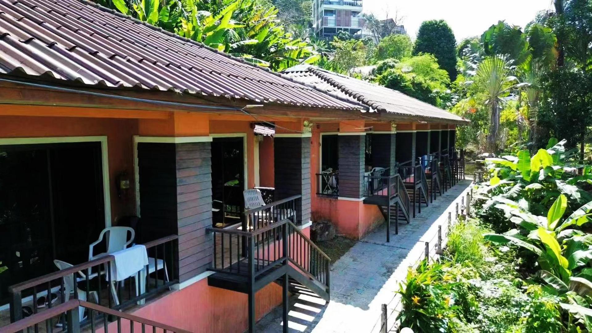 Beautiful Pool Homestay