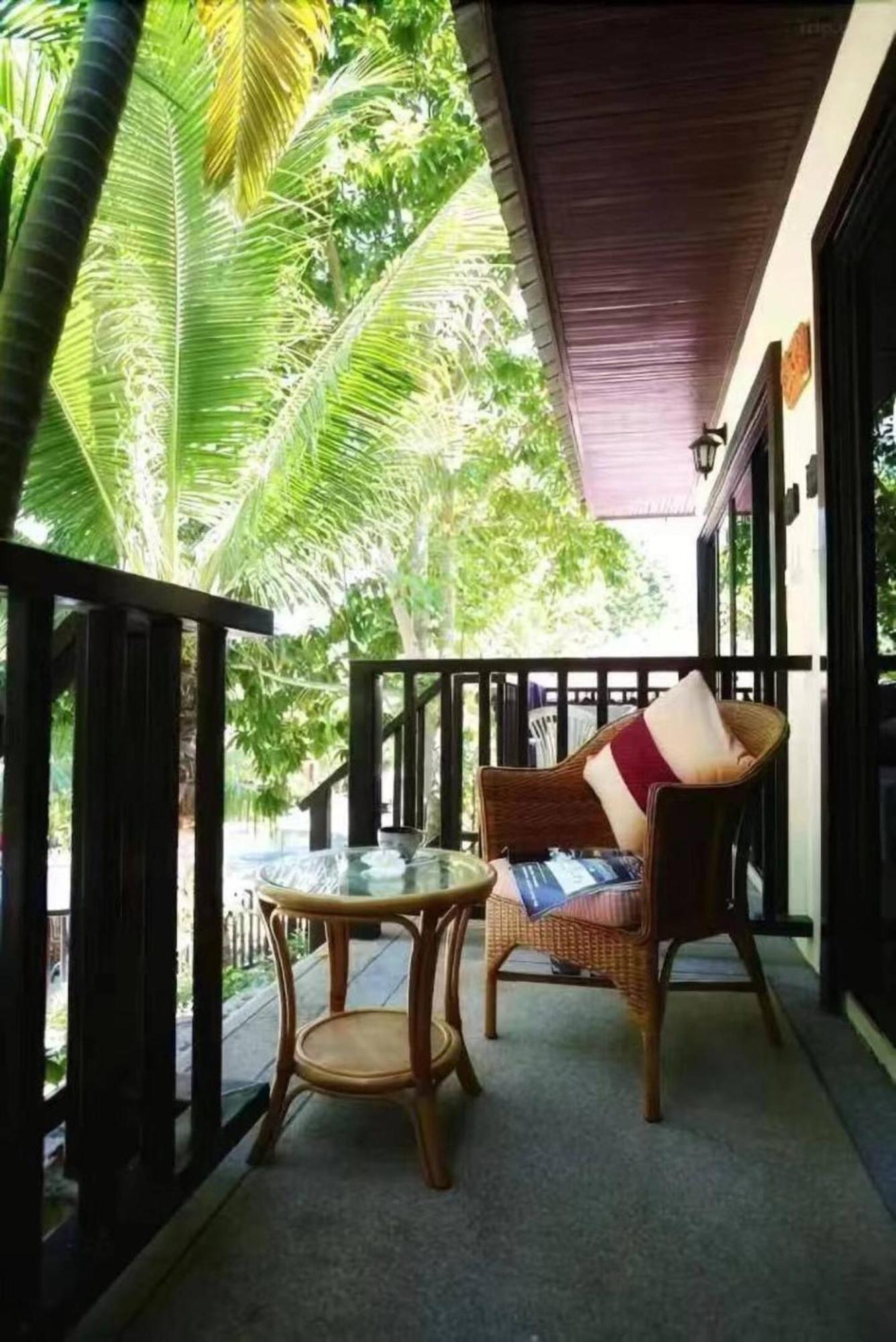 Beautiful Pool Homestay *