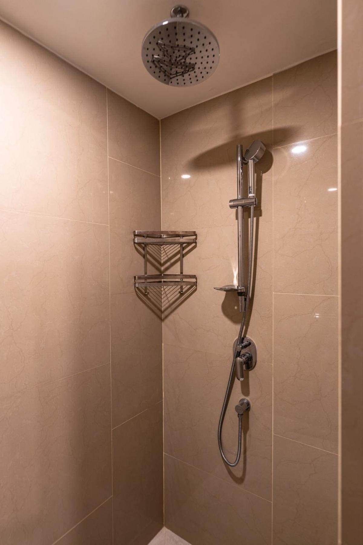 Superb 2bdr Apartment *