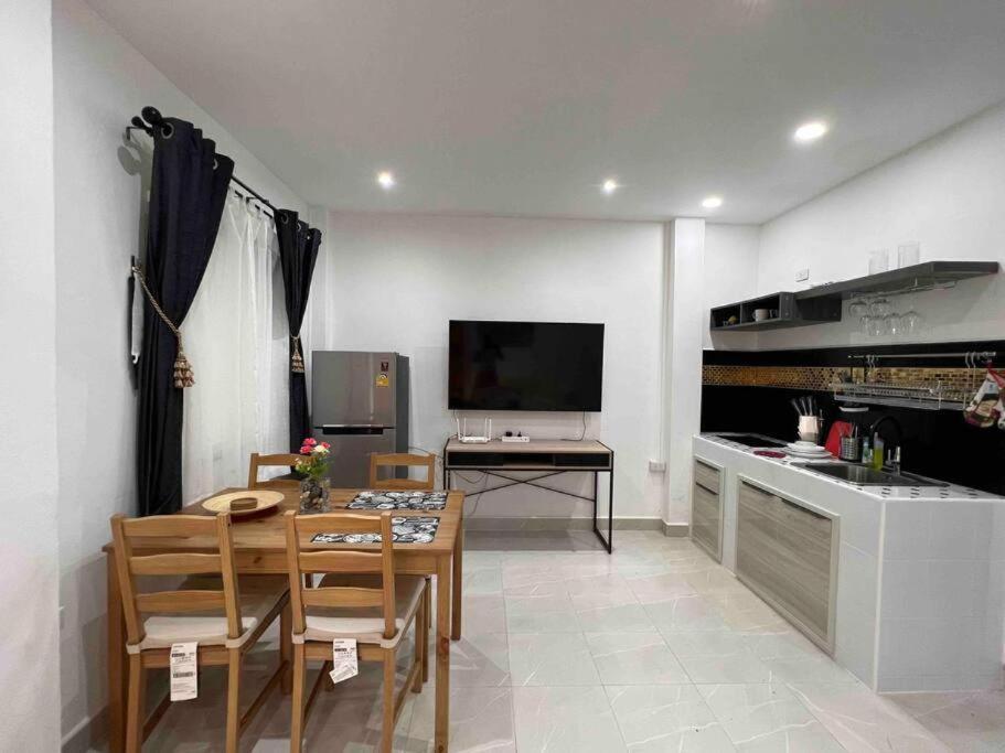 Apartment Charming With Cozy Terrace Near Patong