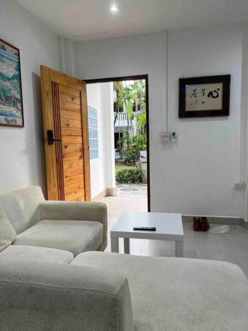 Charming With Cozy Terrace Near * Patong