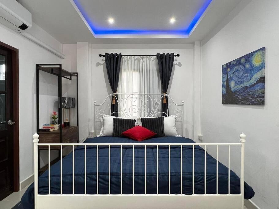Charming With Cozy Terrace Near Patong