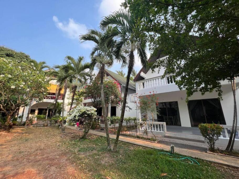 Charming With Cozy Terrace Near Apartment
