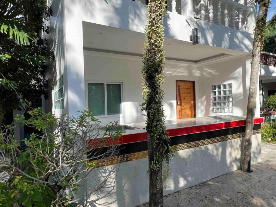 Charming With Cozy Terrace Near Patong