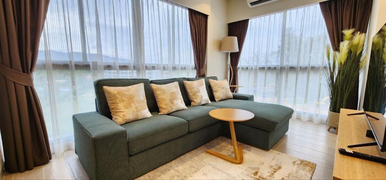 New 2br Laguna Lakeside Residences *