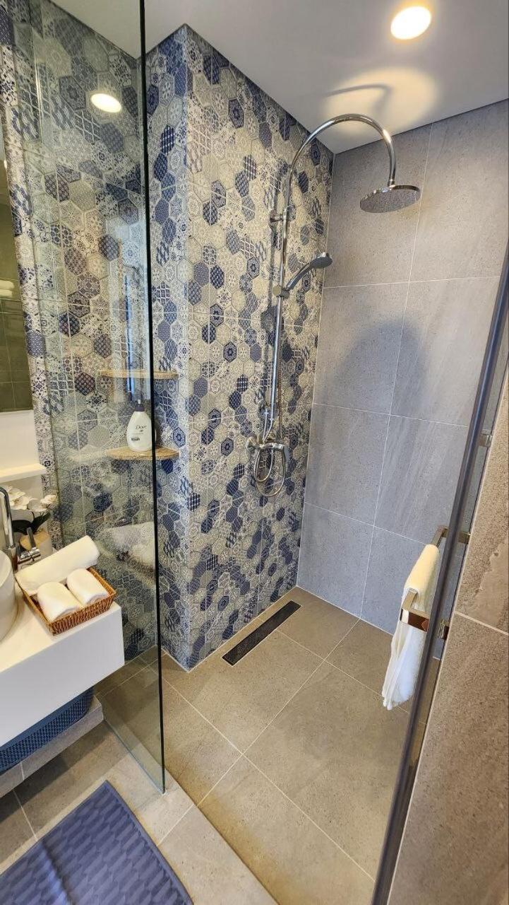 New 2br Laguna Lakeside Residences Apartment