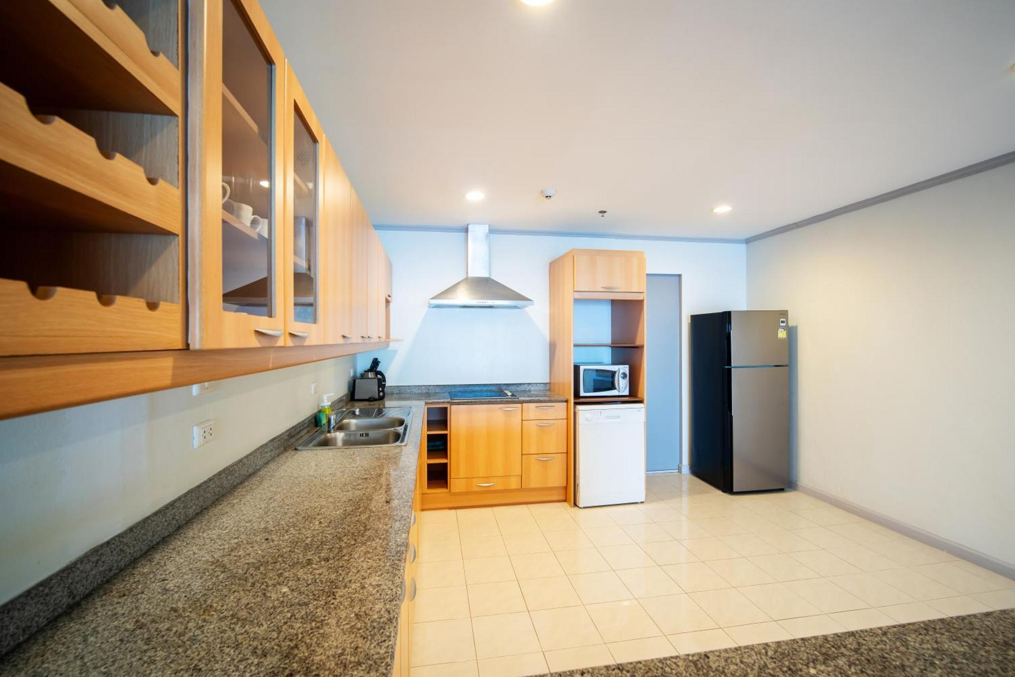 Apartment Tower Superior Seaview 3br 2402 Patong
