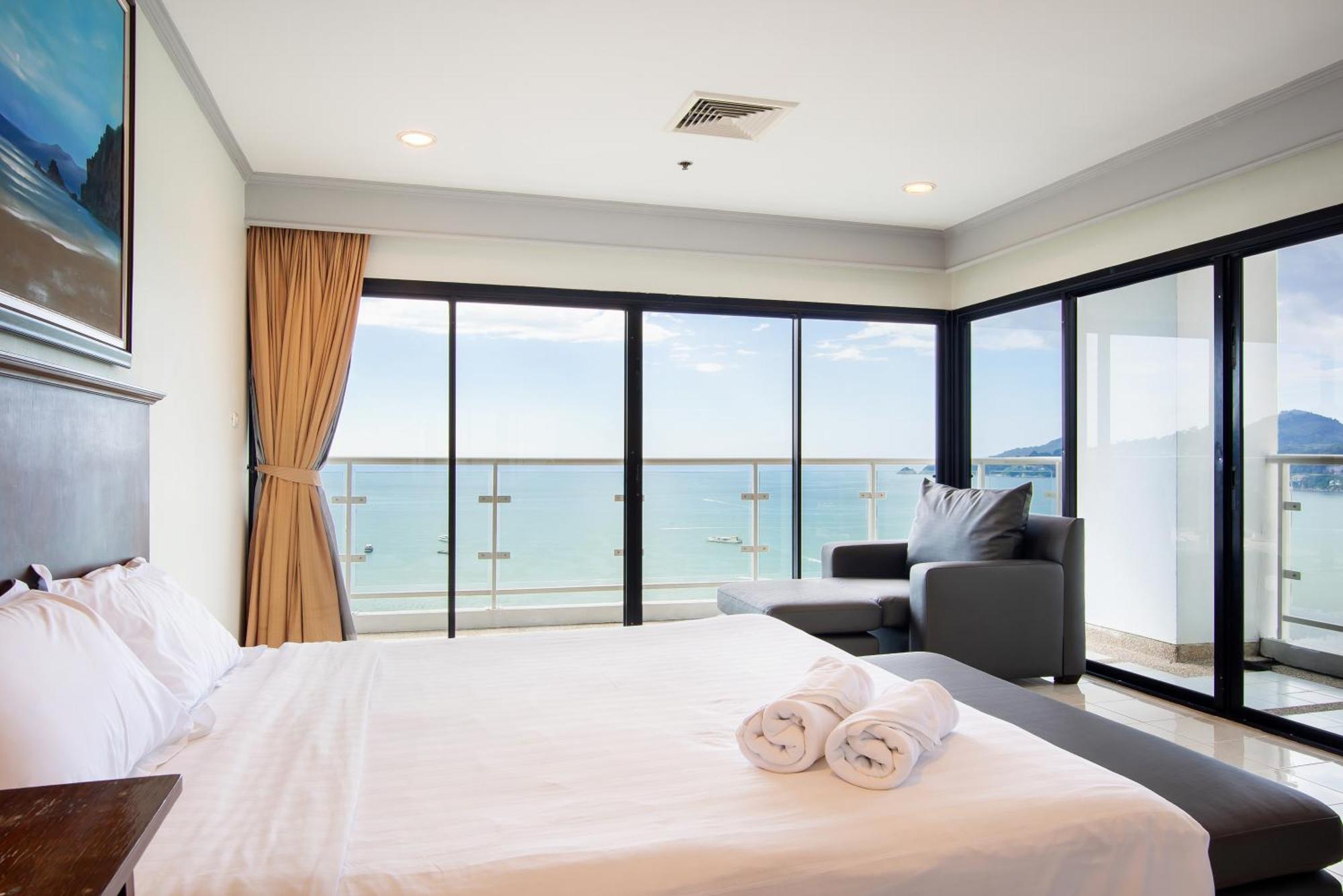 Apartment Tower Superior Seaview 3br 2402