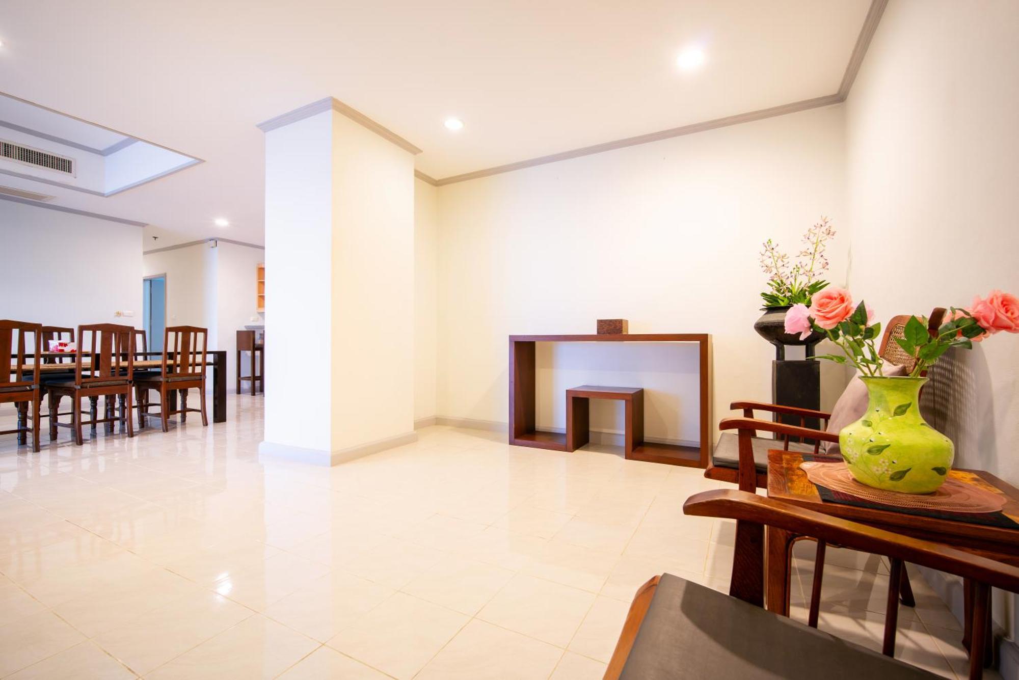 Tower Superior Seaview 3br 2402