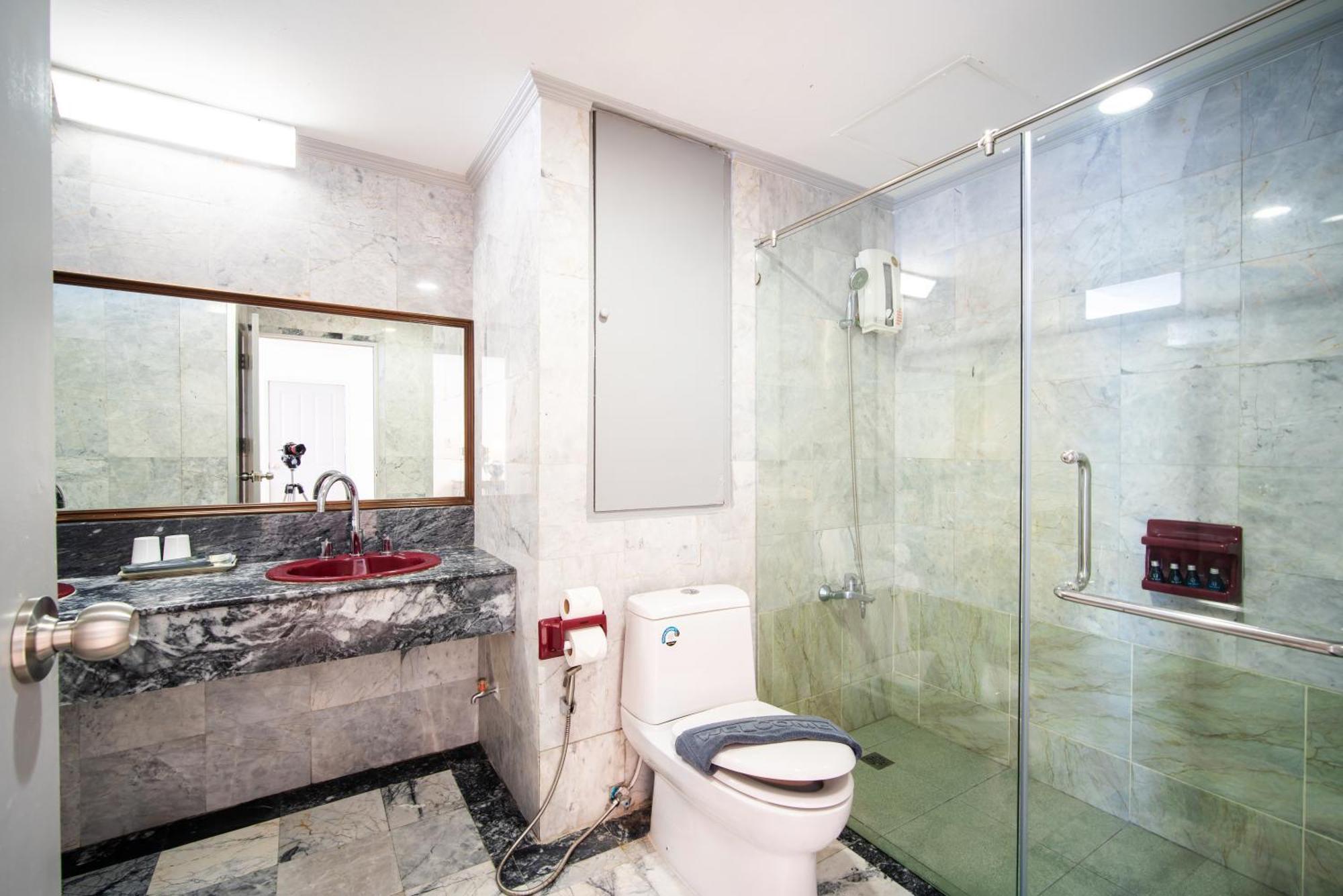 Tower Superior Seaview 3br 2402 Apartment