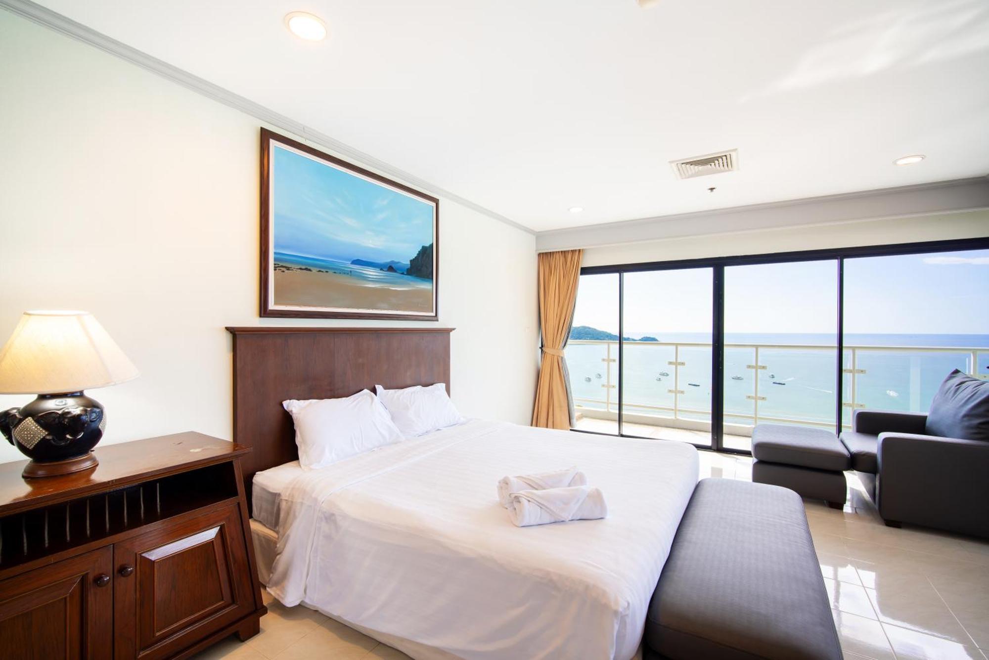 Apartment Tower Superior Seaview 3br 2402 *