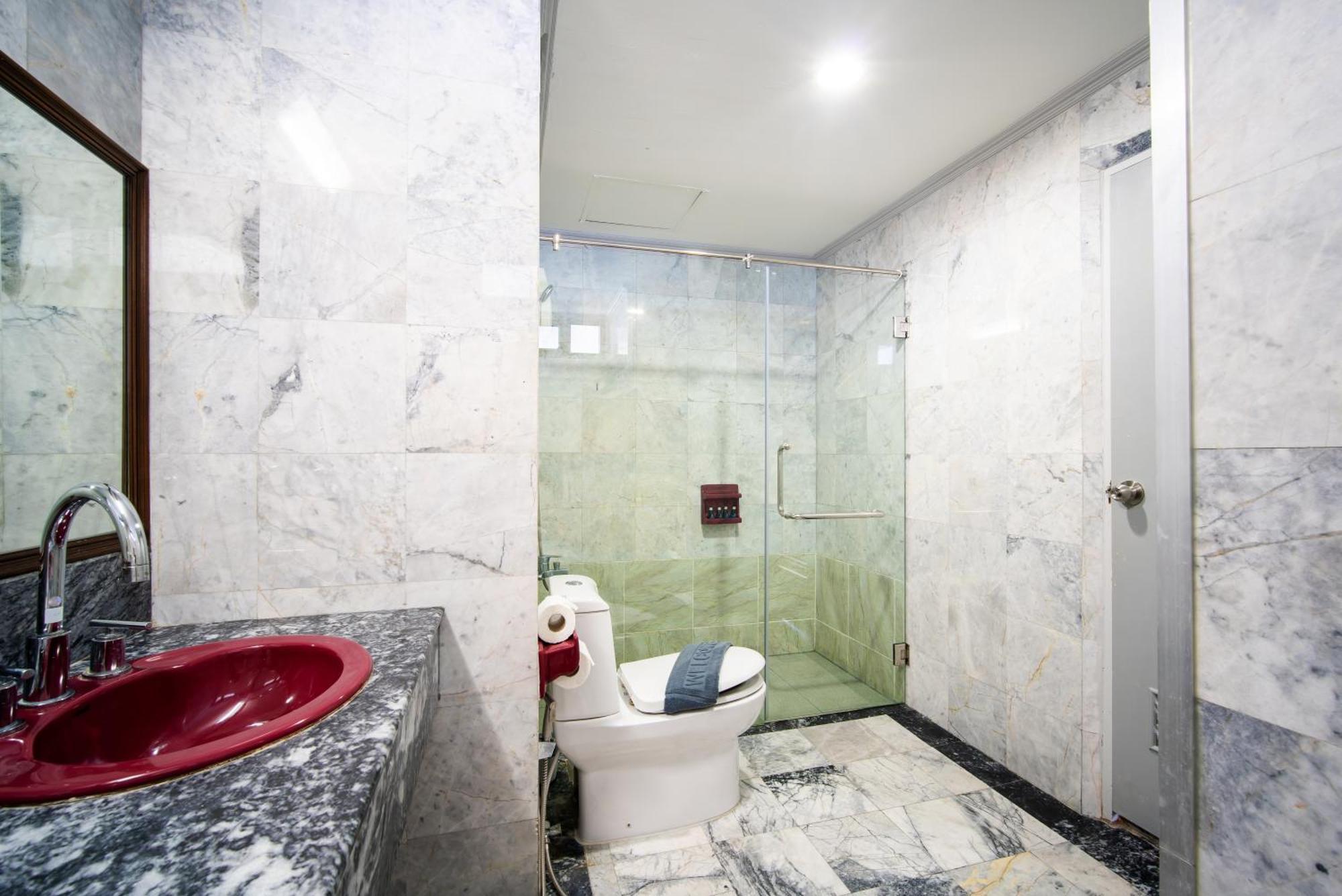 Tower Superior Seaview 3br 2402 Apartment *