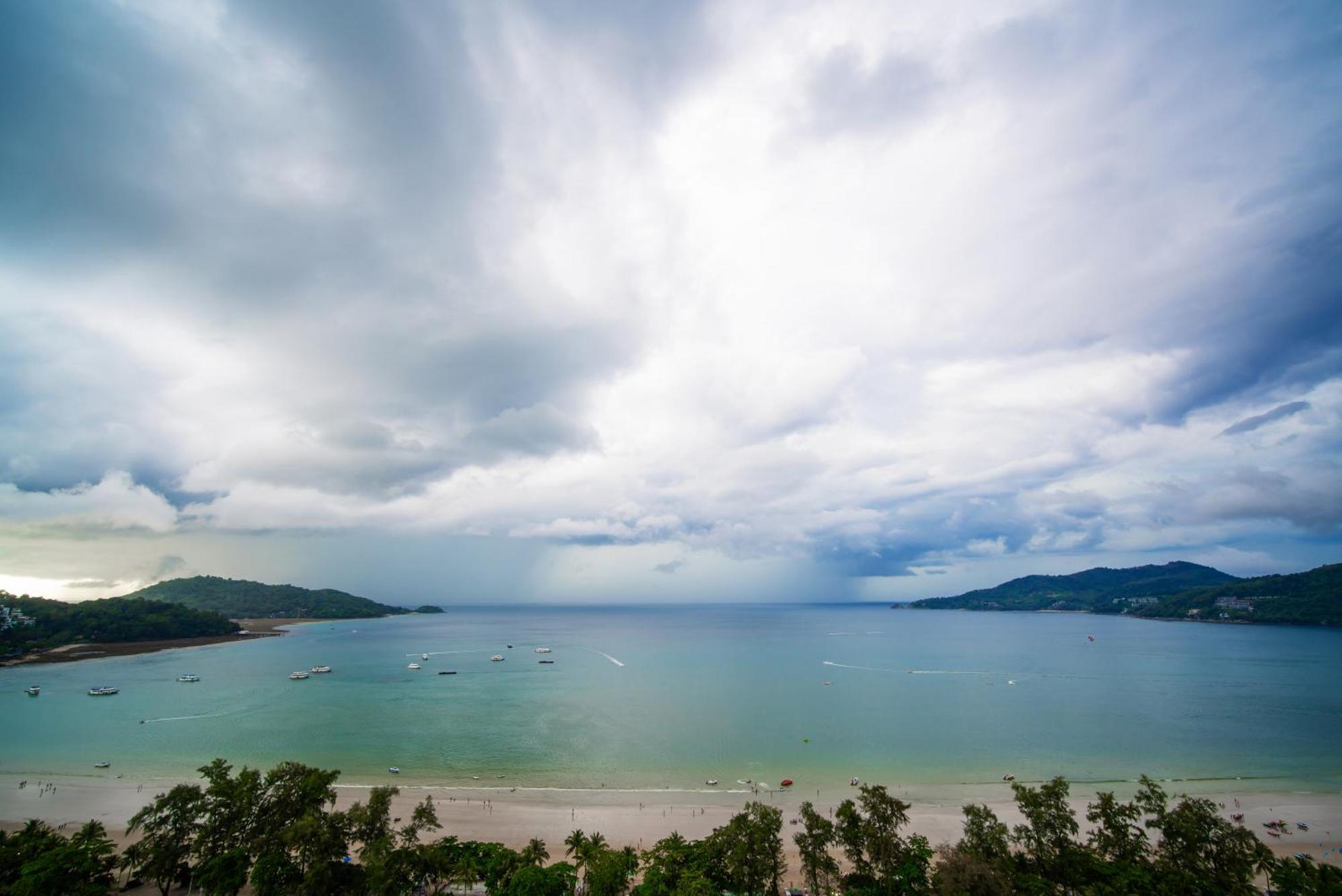 Apartment Tower Superior Seaview 3br 2402 Patong