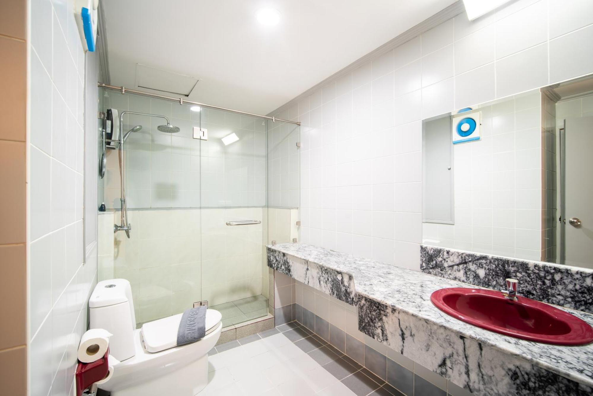 Tower Superior Seaview 3br 2402 *
