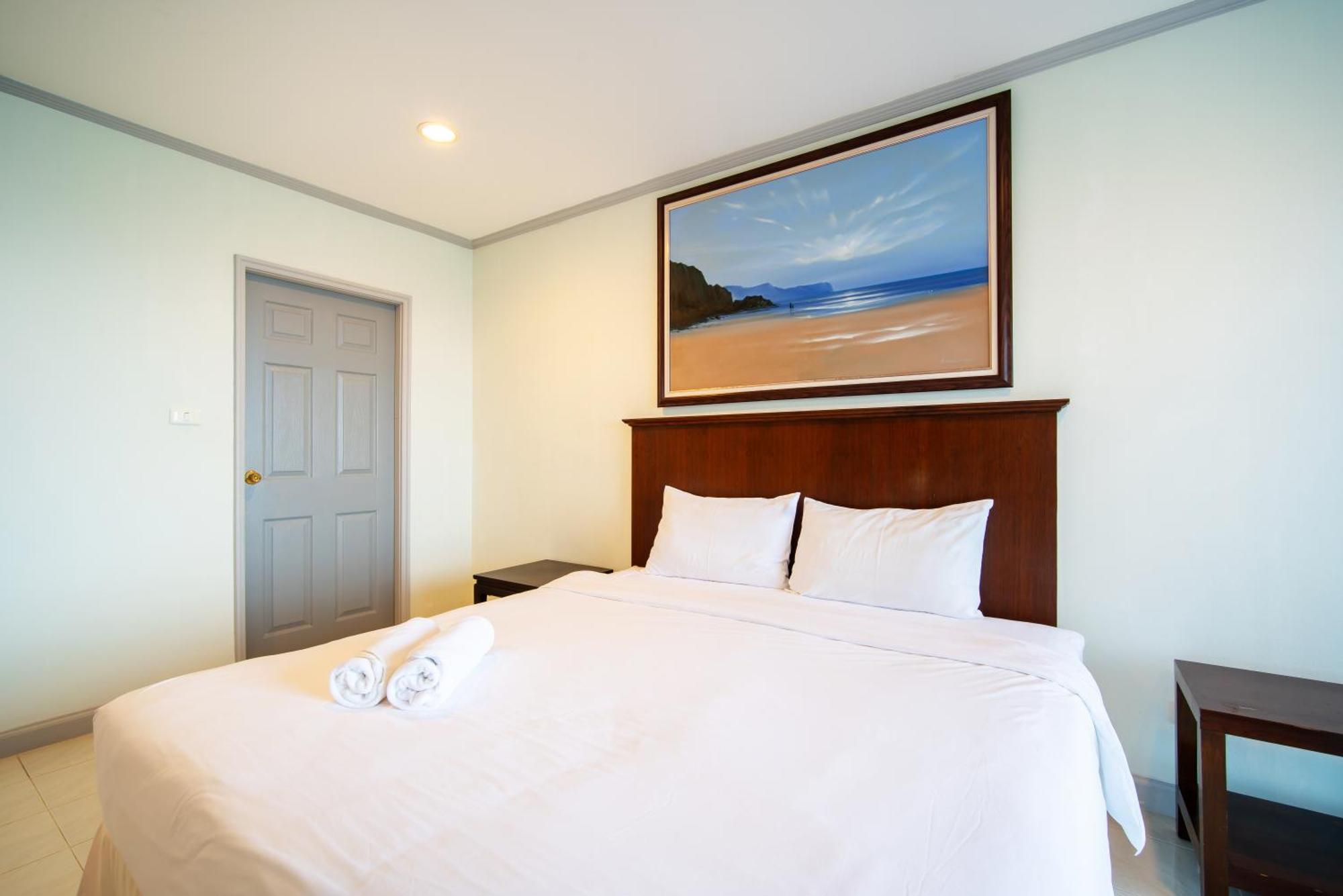 Tower Superior Seaview 3br 2402
