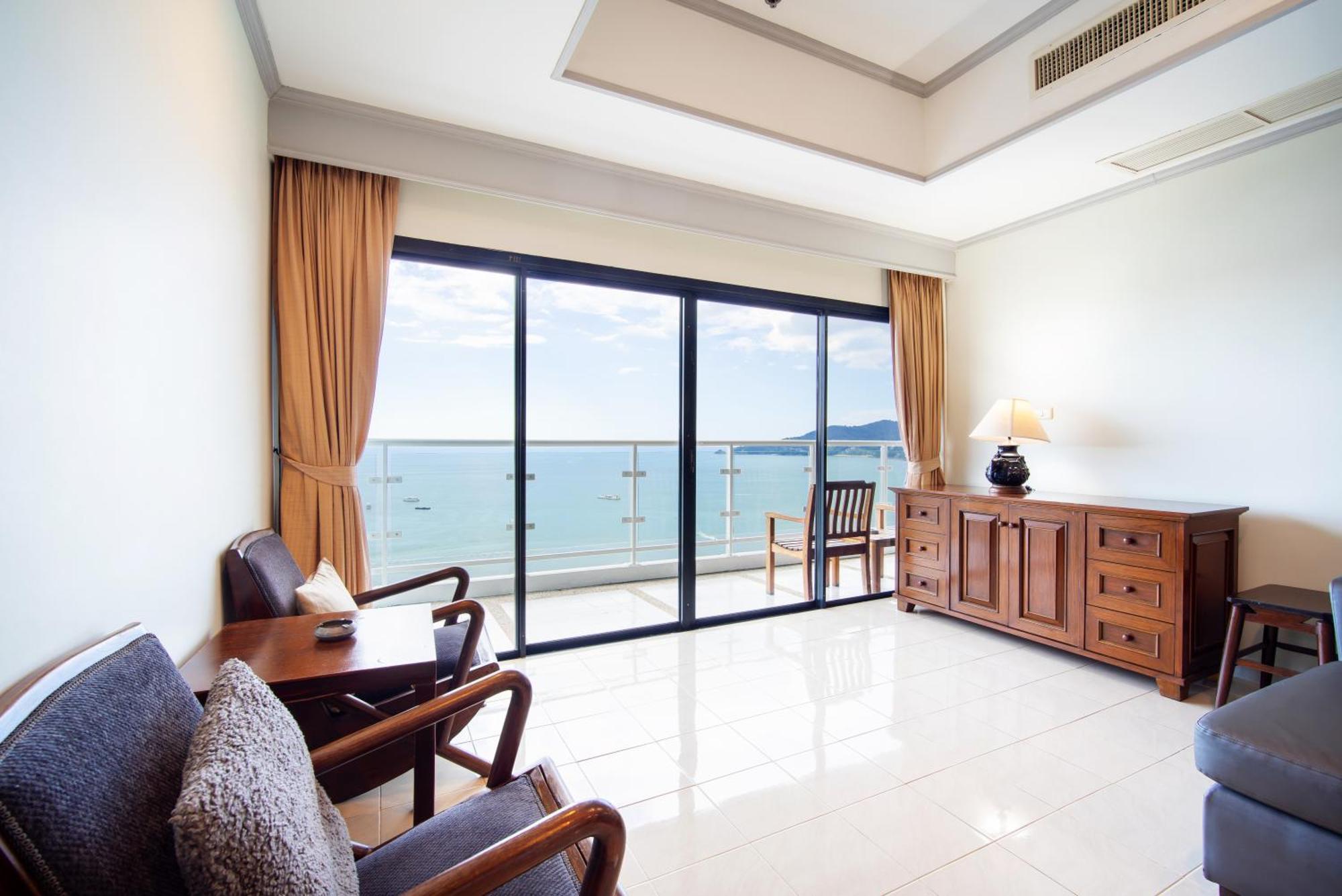 Tower Superior Seaview 3br 2402 Apartment *