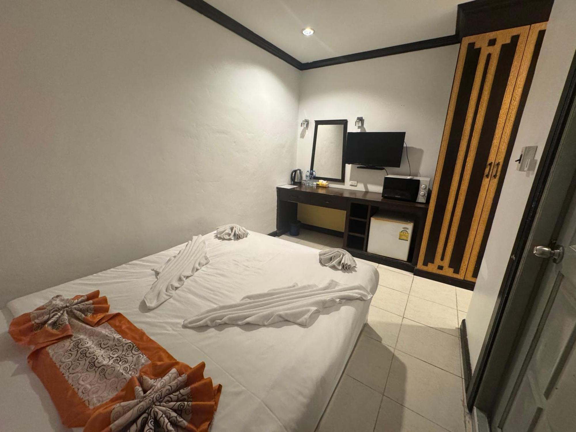 Zephyr House Aparthotel Patong