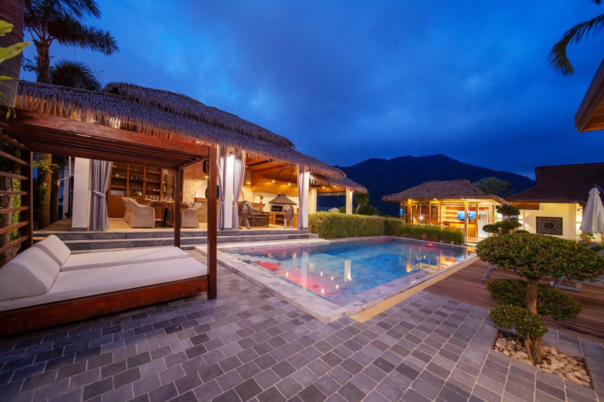1000 Sqm New Luxury 4 Bedroom Pool Extra Large Space Amazing Sunset Villa *