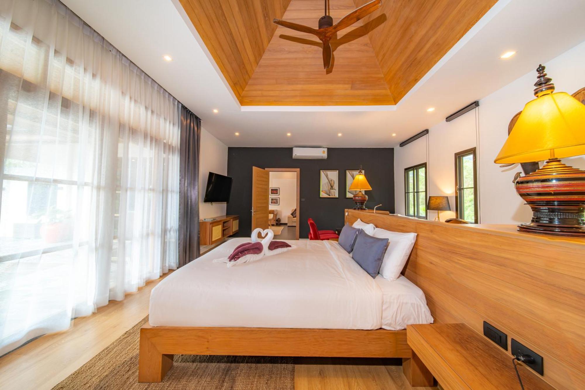 1000 Sqm New Luxury 4 Bedroom Pool Extra Large Space Amazing Sunset Villa *