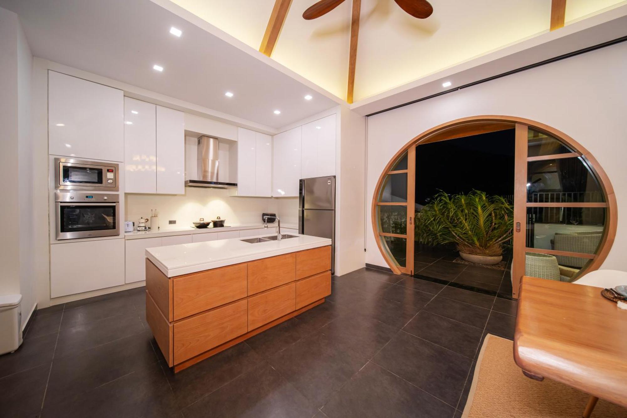 Villa 1000 Sqm New Luxury 4 Bedroom Pool Extra Large Space Amazing Sunset Kamala Beach