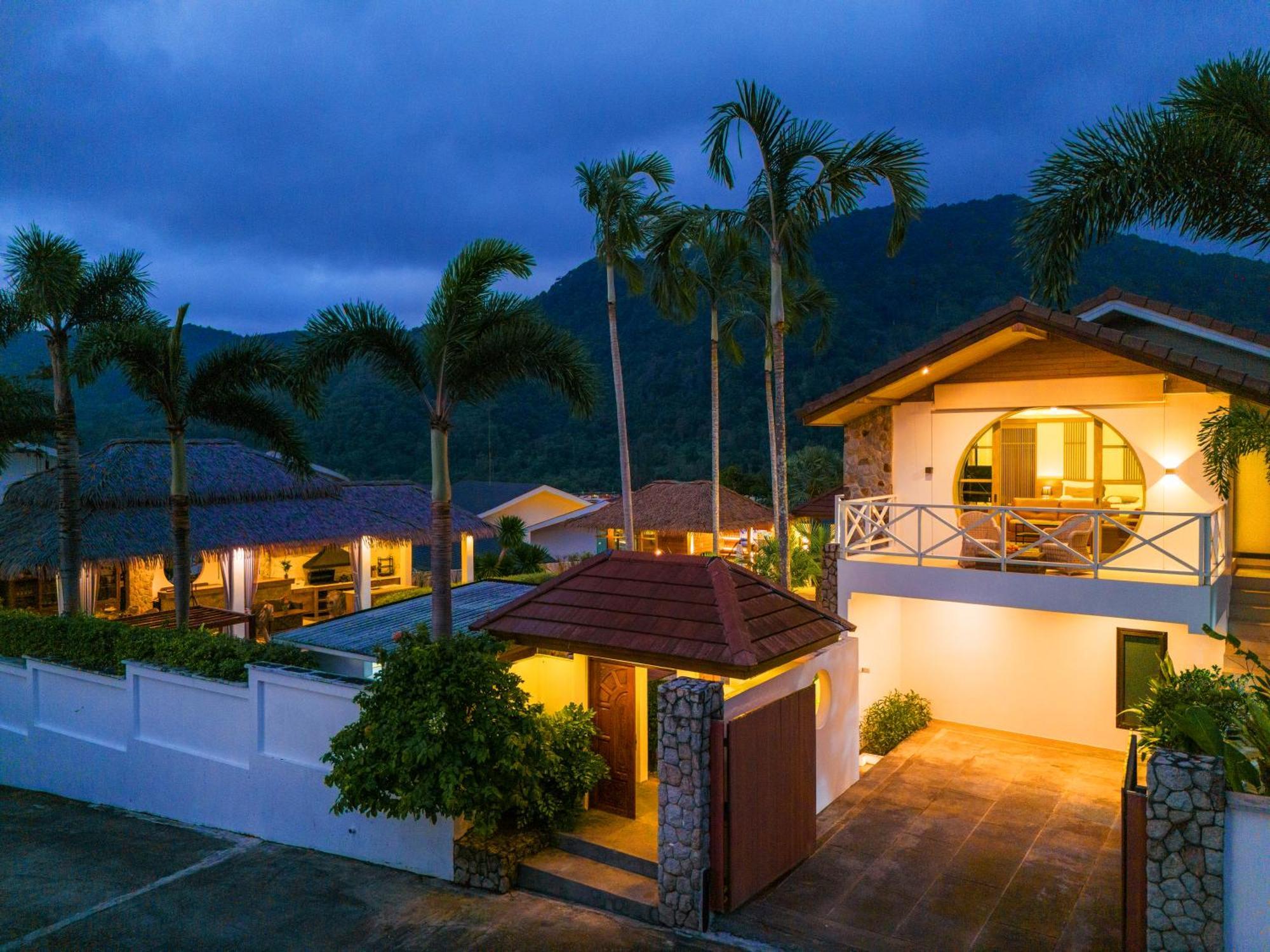 Villa 1000 Sqm New Luxury 4 Bedroom Pool Extra Large Space Amazing Sunset