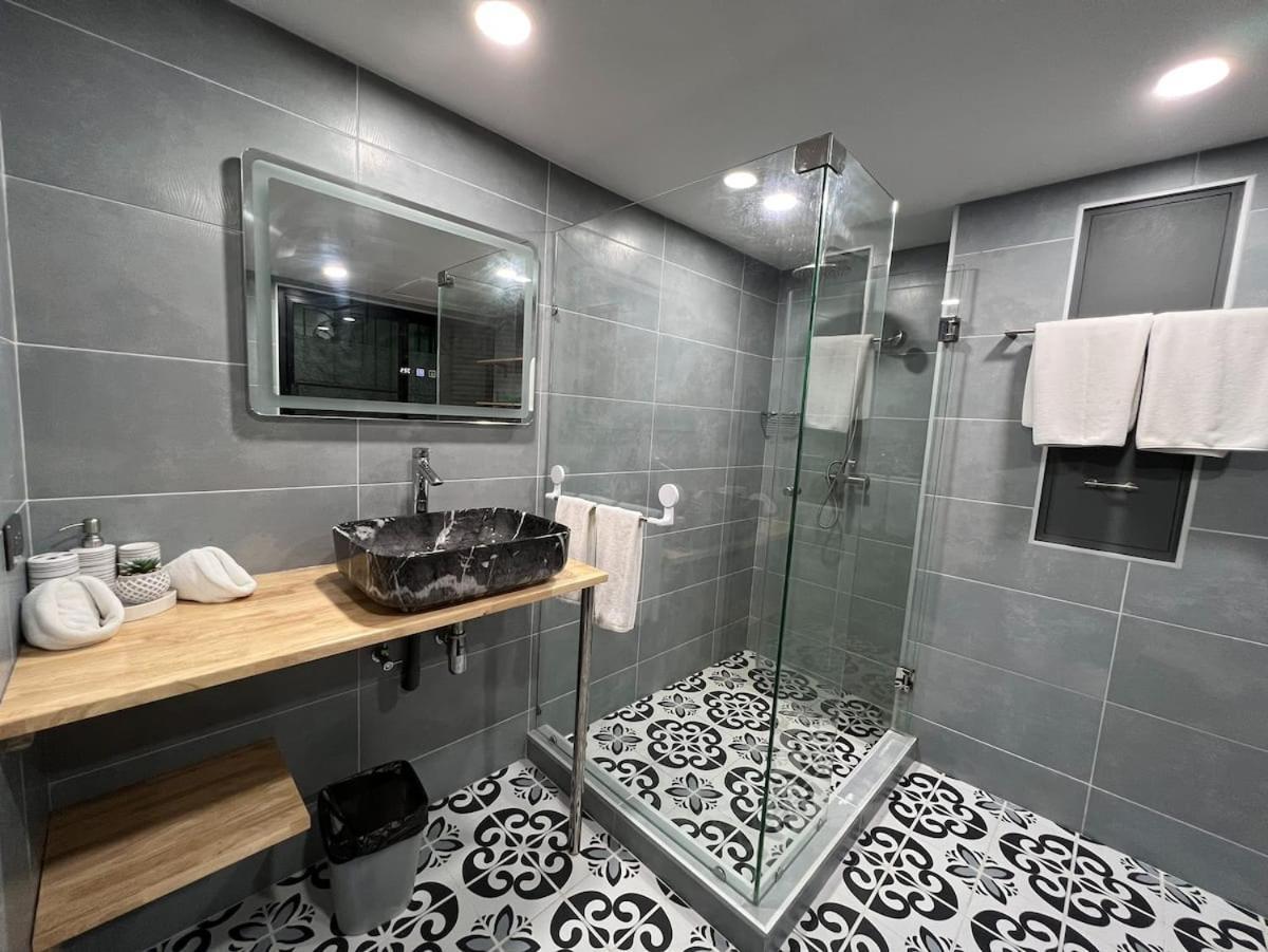 The Sands 3 Bedrooms Beachside In Naiharn * Nai Harn