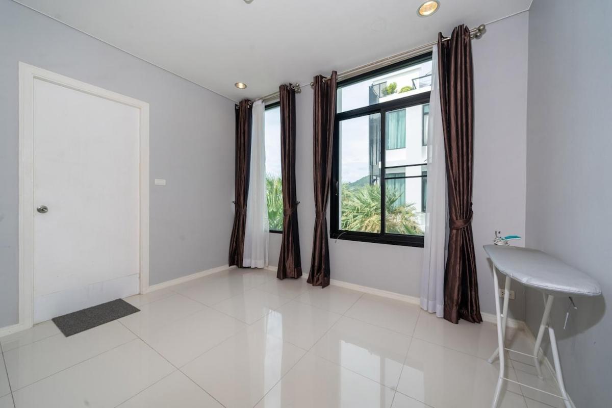 Regent - 4 Bedrooms Apartment