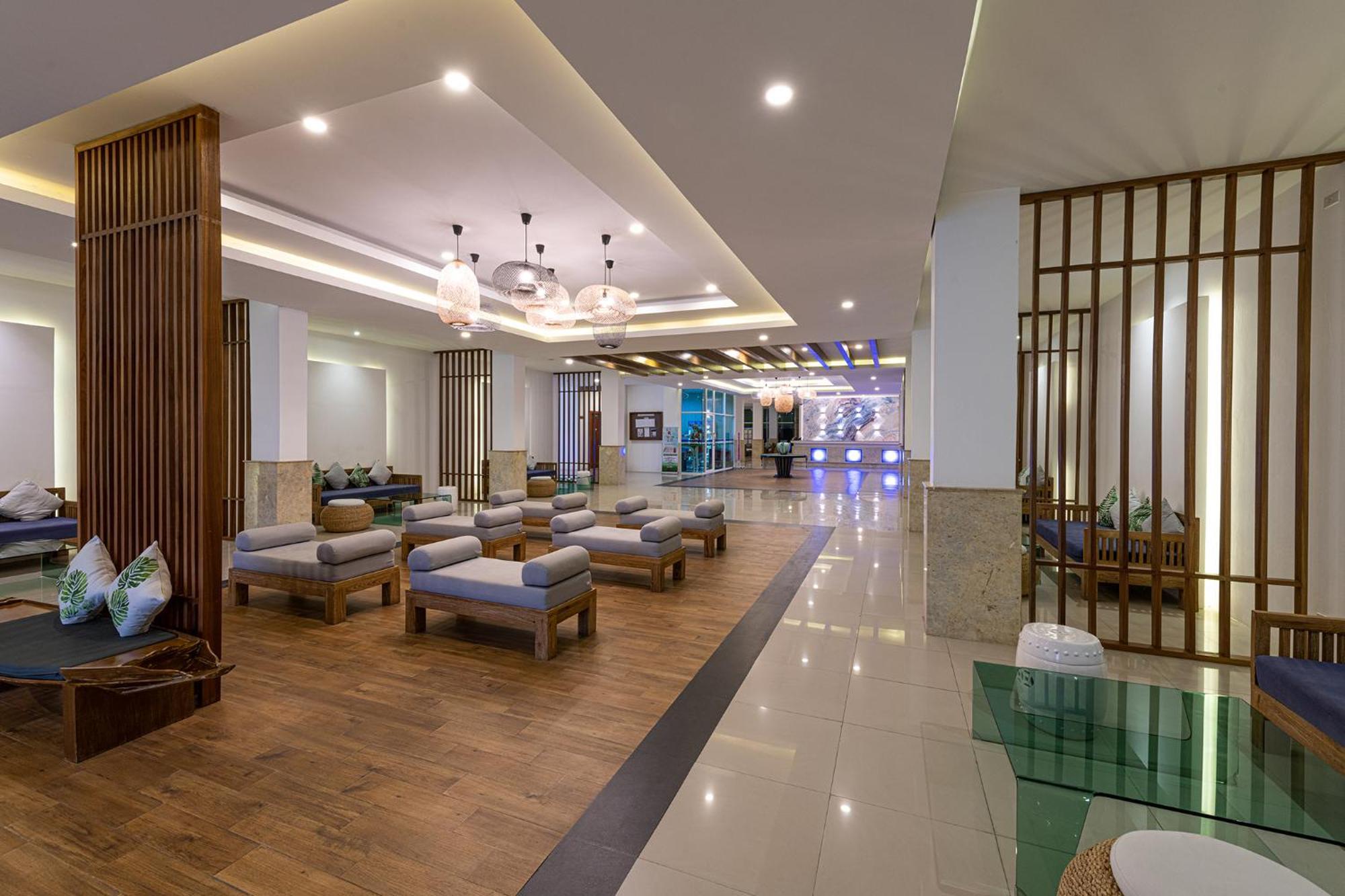 Blue Grand And In Chalong Phuket By Dayuu Ban Saiyuan