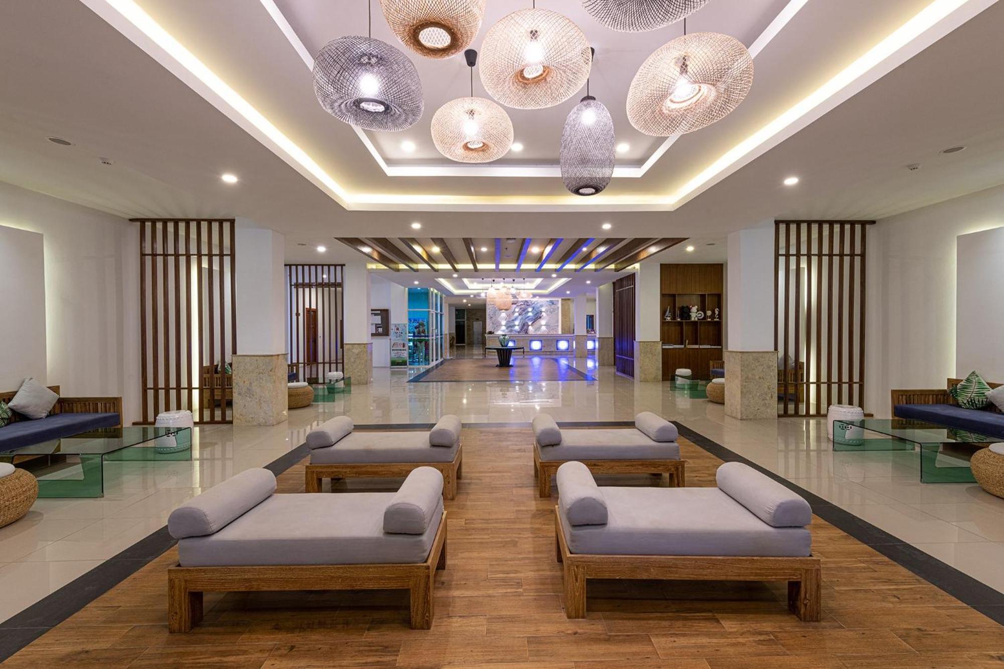 Blue Grand And In Chalong Phuket By Dayuu 5* Ban Saiyuan
