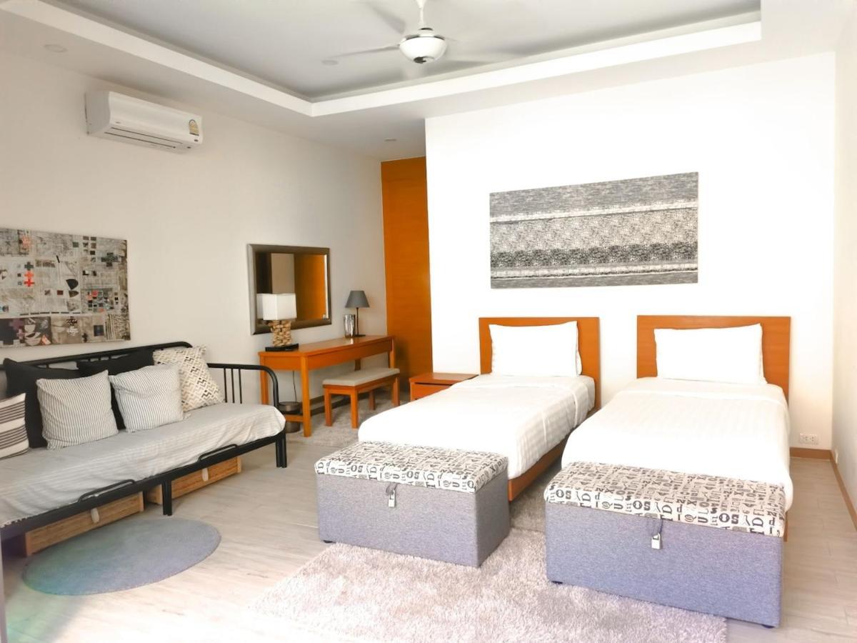 Pool 3 Bedrooms *