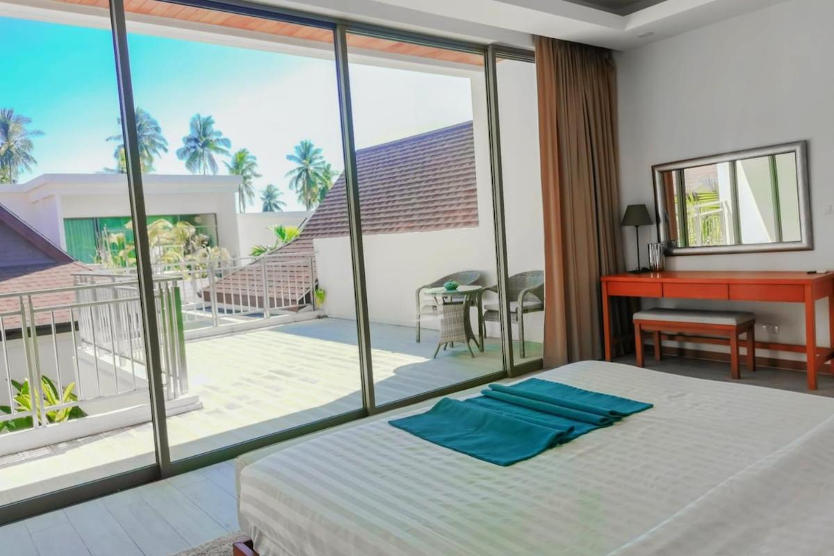 Pool 3 Bedrooms *