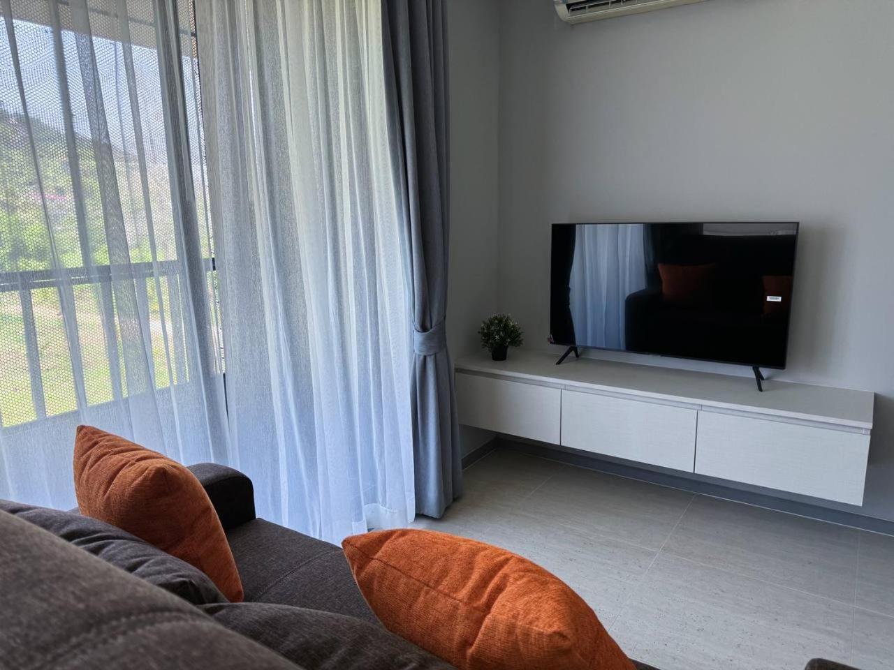 Apartment 6th Avenue Surin