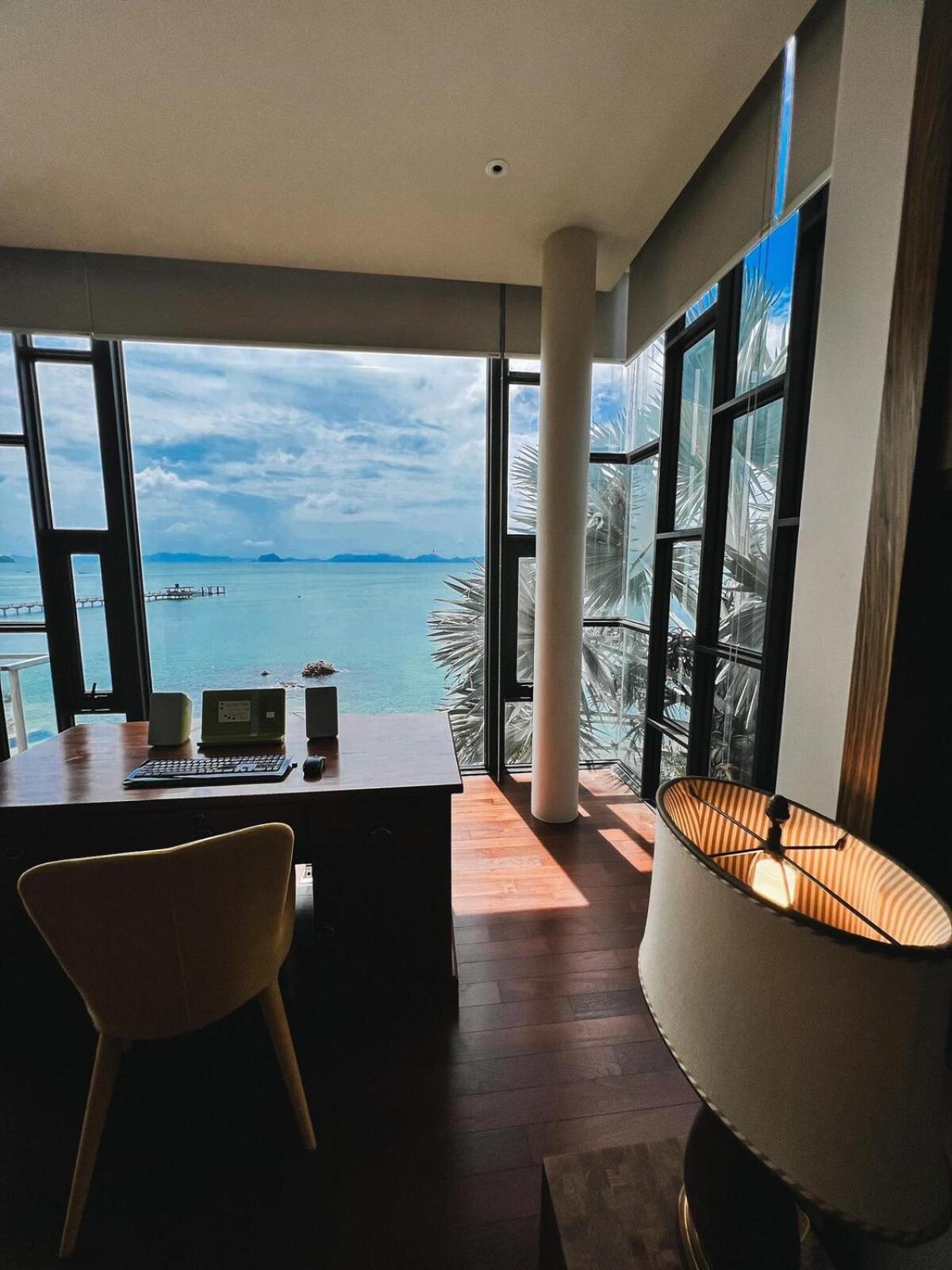 Rare Sunrise Cliff 5 Bedrooms *