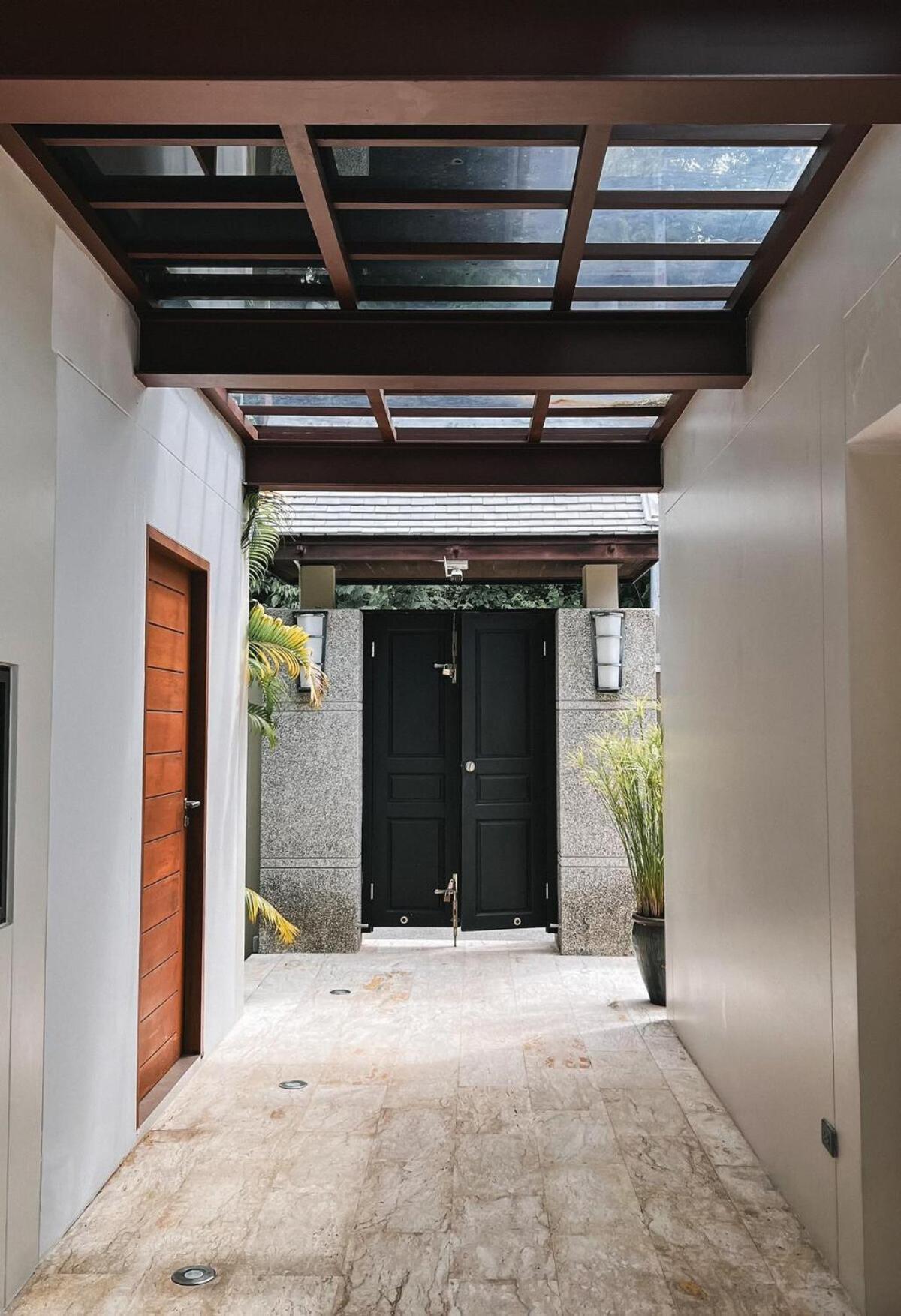 Rare Sunrise Cliff 5 Bedrooms Villa