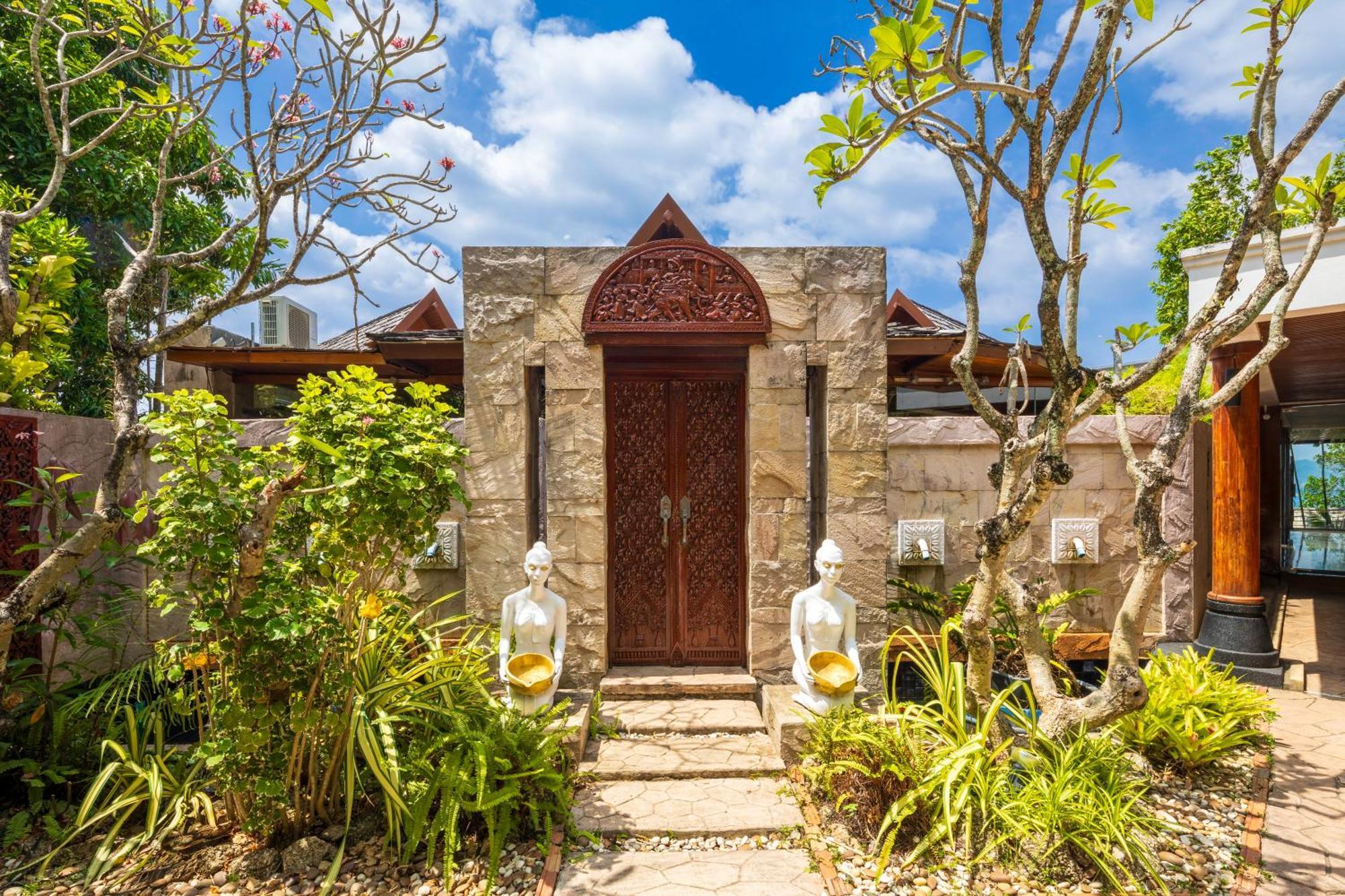 Luxury 4 Pool Seaview 6 Bedroom On Hill Villa