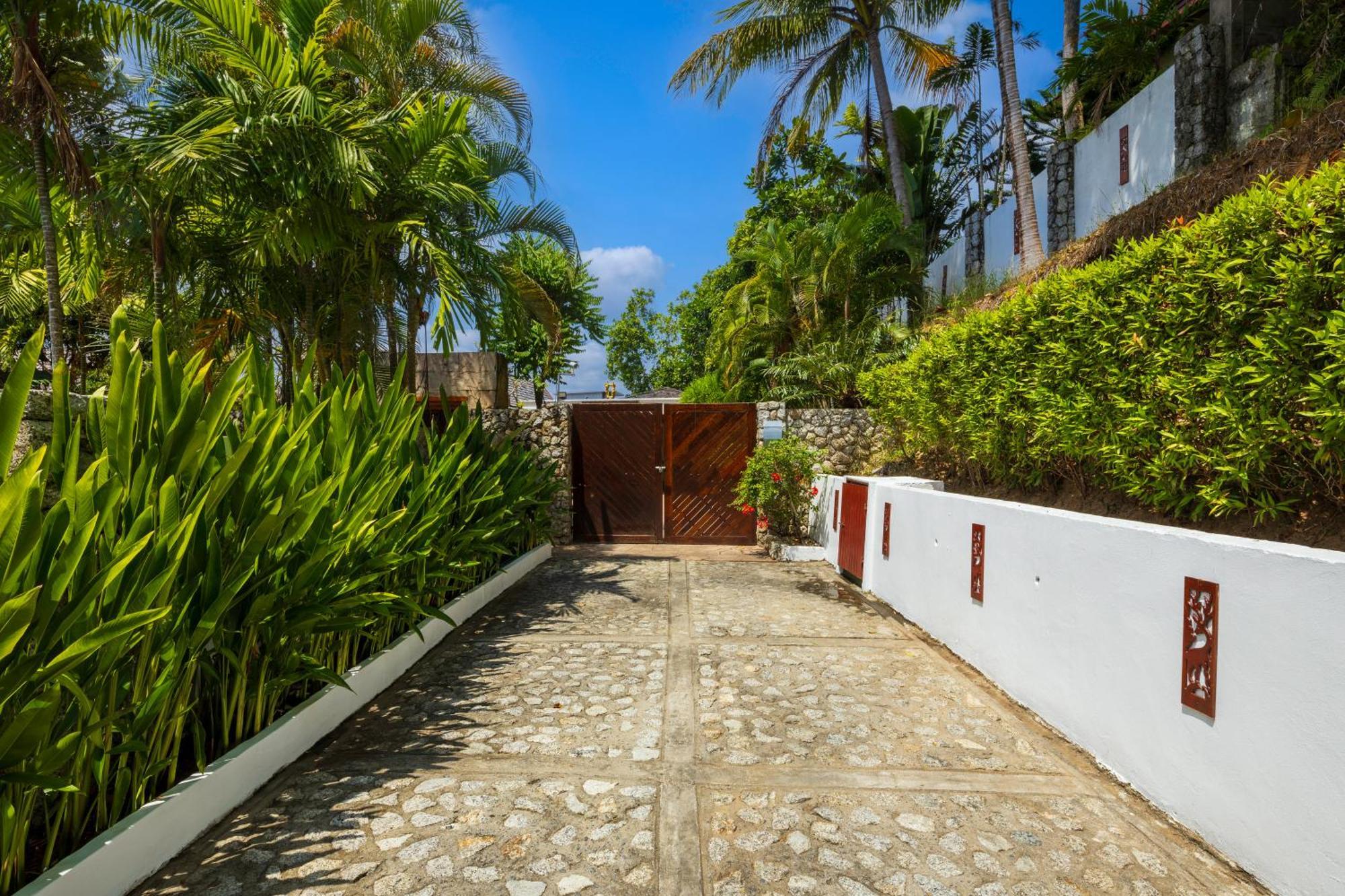 Luxury 4 Pool Seaview 6 Bedroom On Hill *