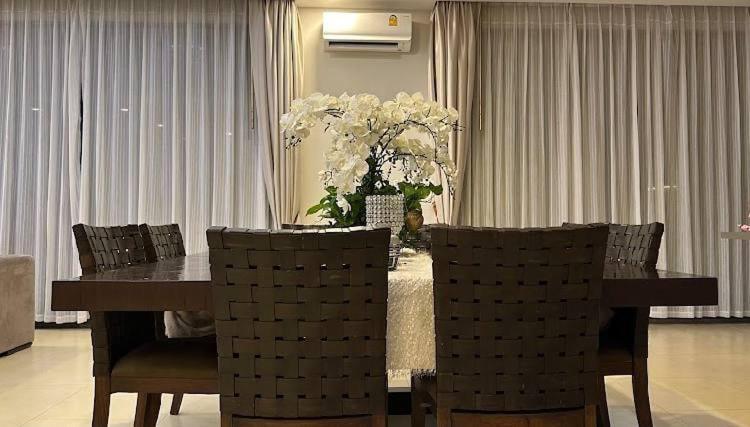 Villa Botanica Luxury 4 Bedrooms Ban Phru Champa