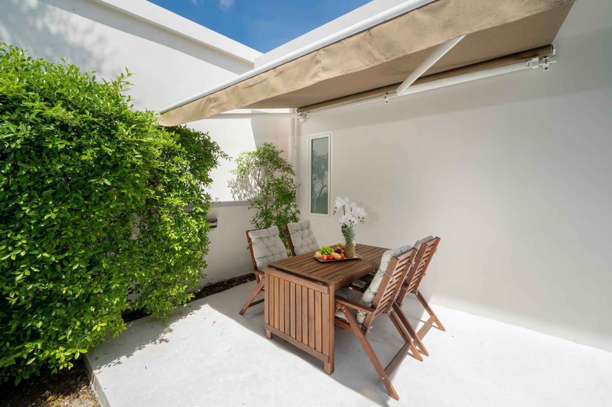 Brand New 3 Bedroom Pool 18