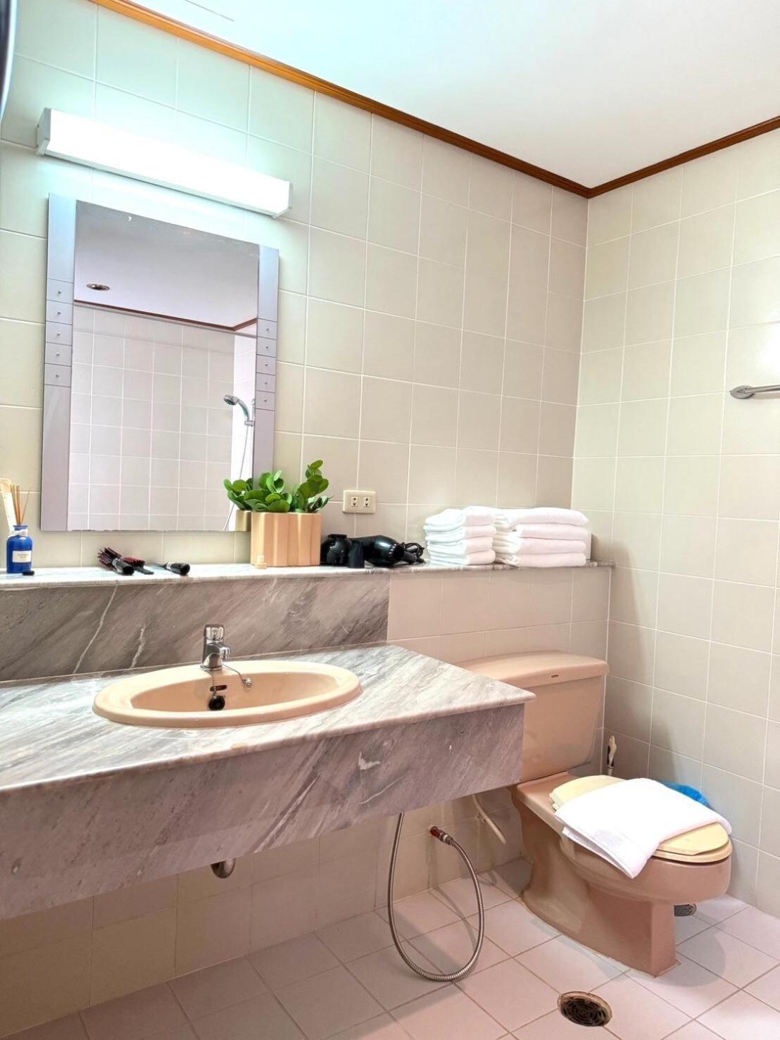 Newly Renovated Modern 3br Blue Canyon Golf Ban Mai