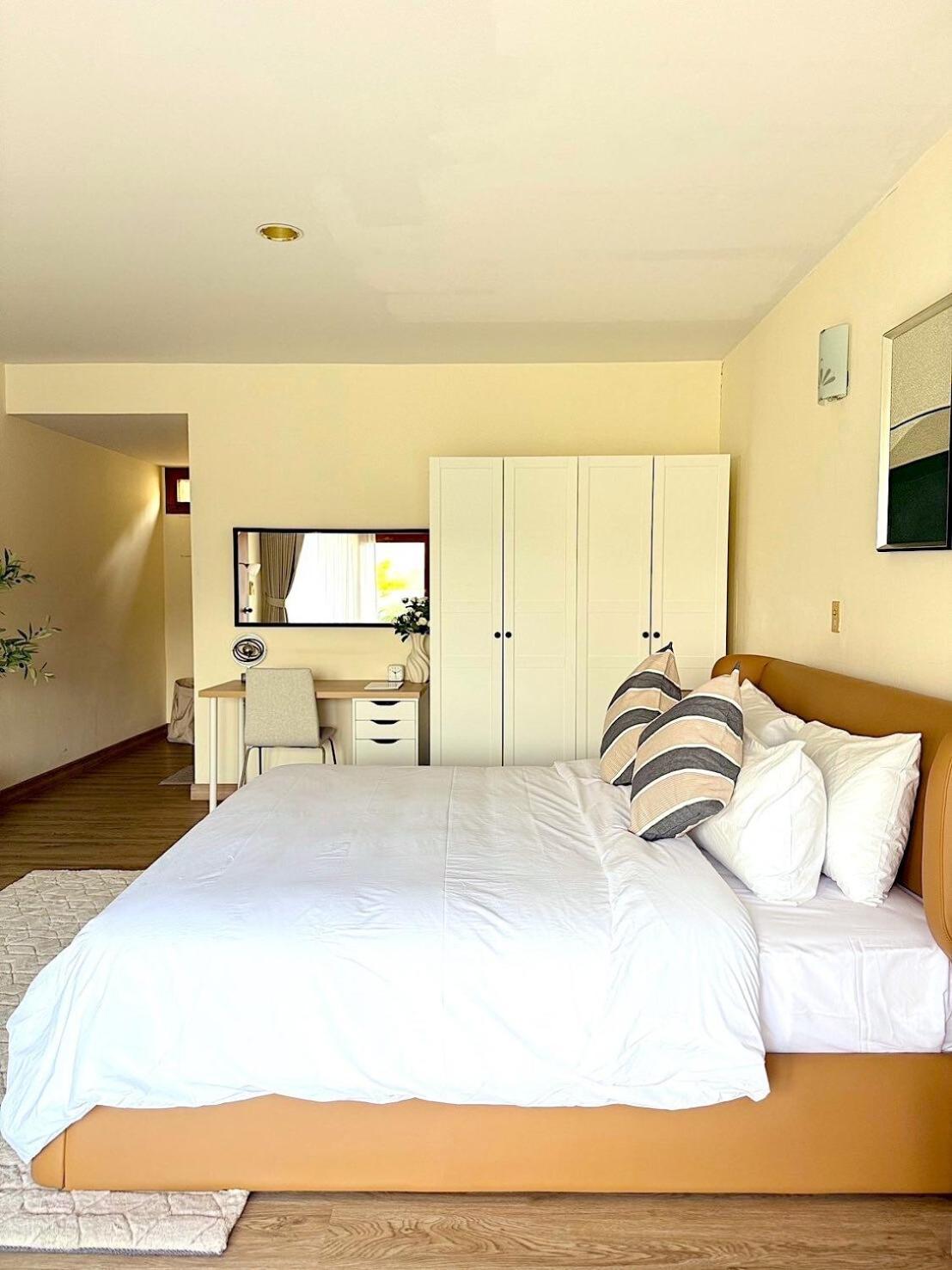Newly Renovated Modern 3br Blue Canyon Golf Ban Mai