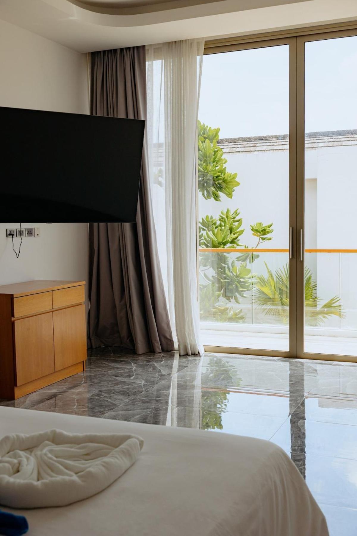 Landmark 2 - 3 Bedroom Rawai Phuket Villa Ban Saiyuan