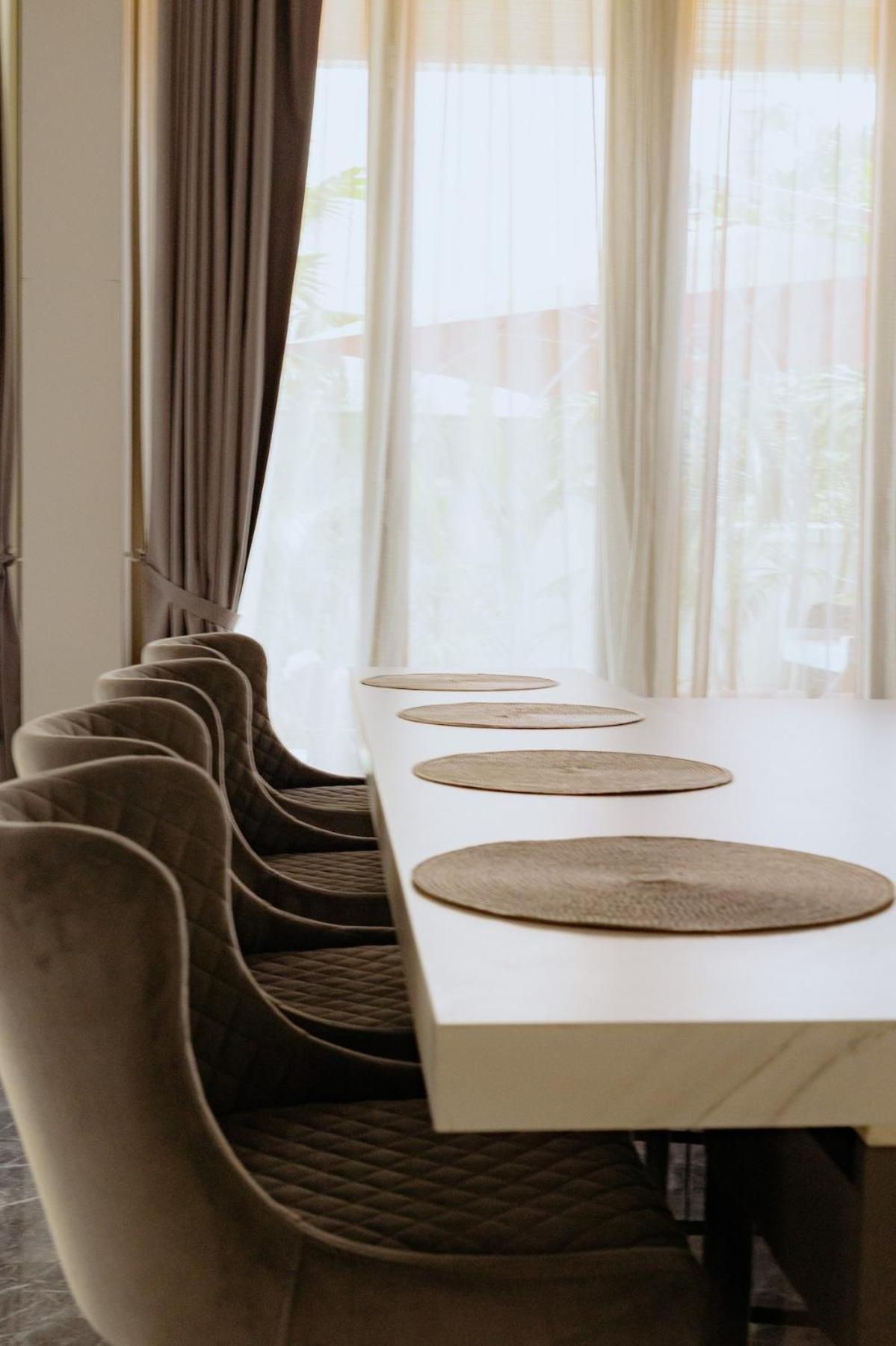 Landmark 2 - 3 Bedroom Rawai Phuket * Ban Saiyuan