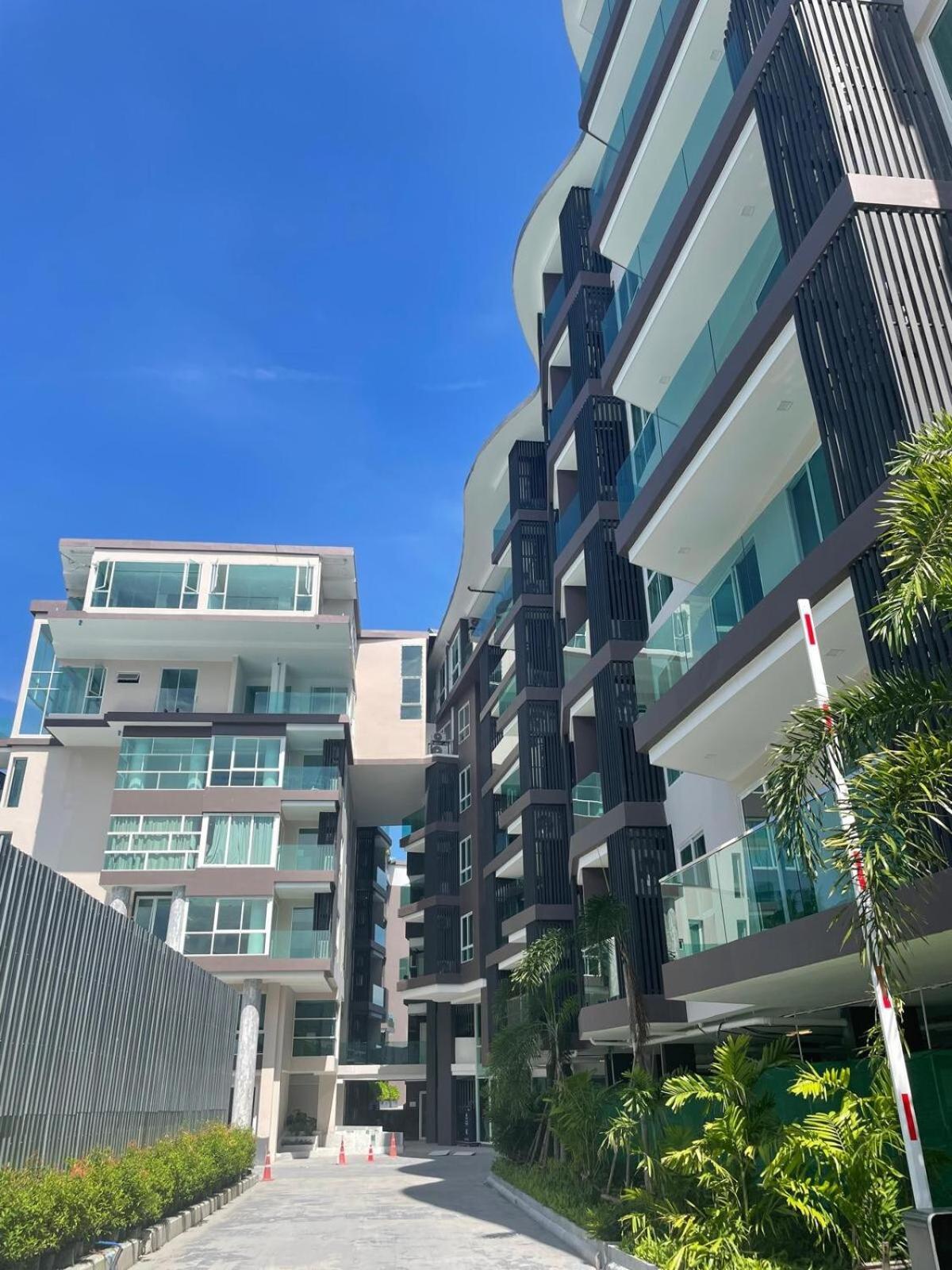 Luxury For Rent Apartment *