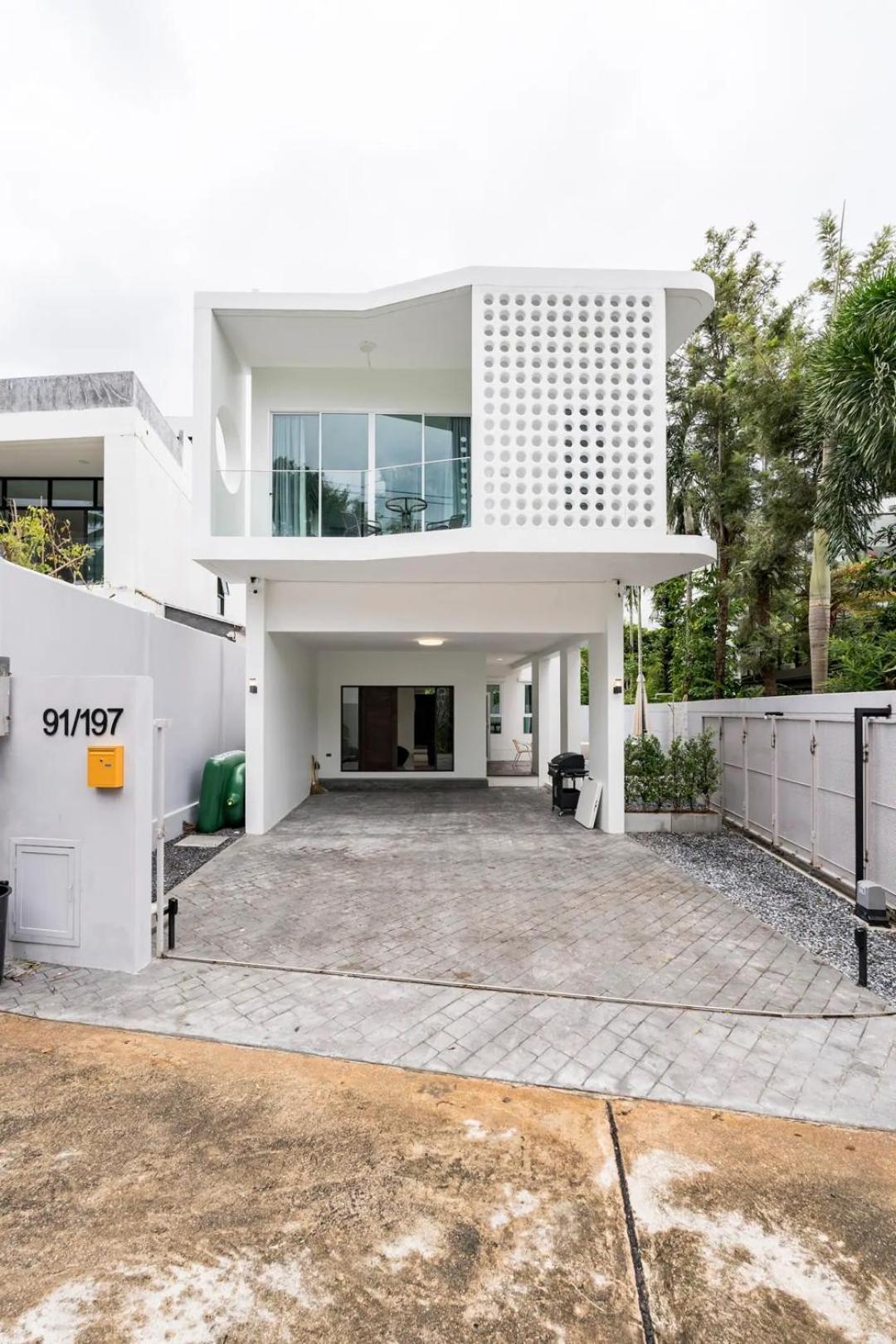 Golf Pool Close Patong And Phuket Town *