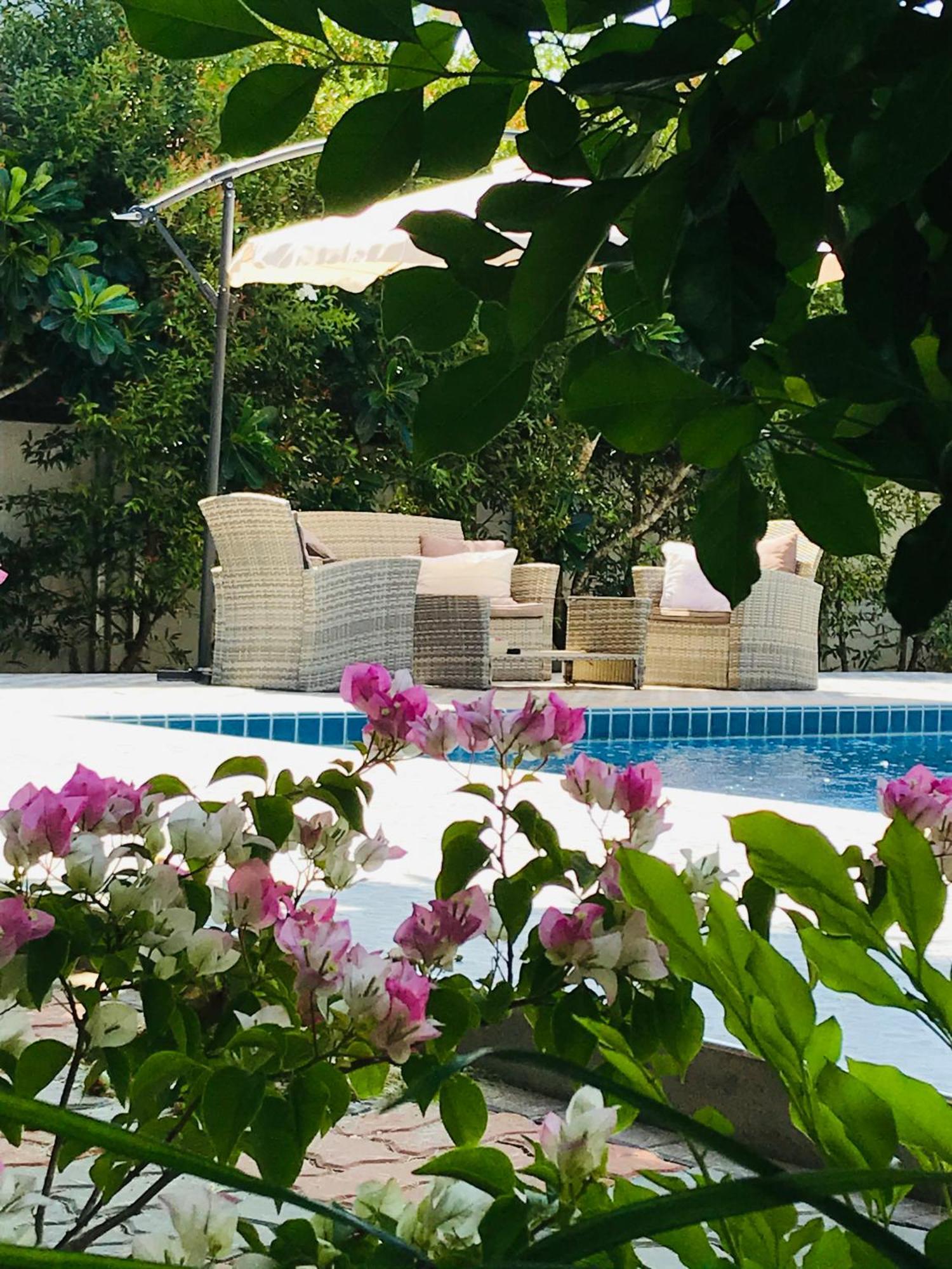 Master Bedroom With Private Bathroom And Kitchen Privatunterkunft