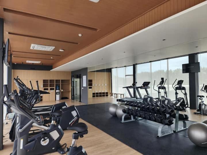 Apartment Luxury In Wyndham Garden, On