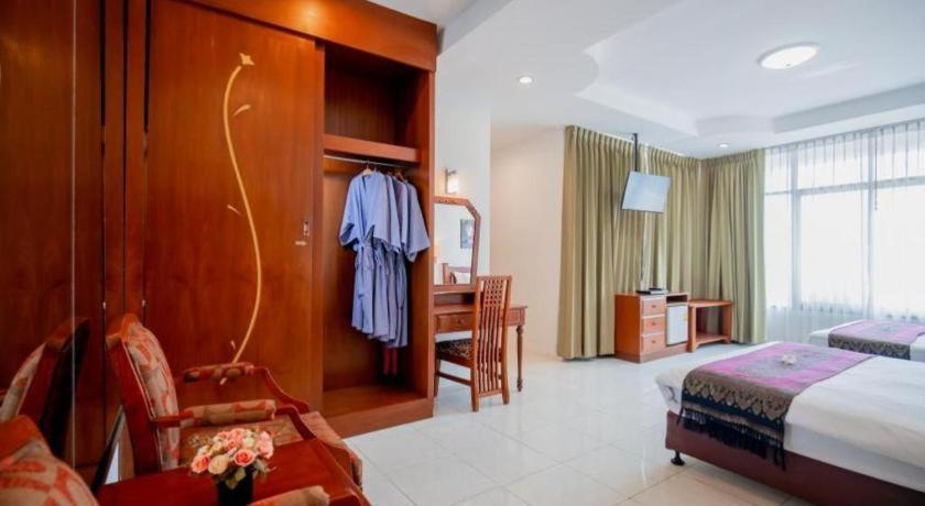 Hyton Leelavadee Hotel