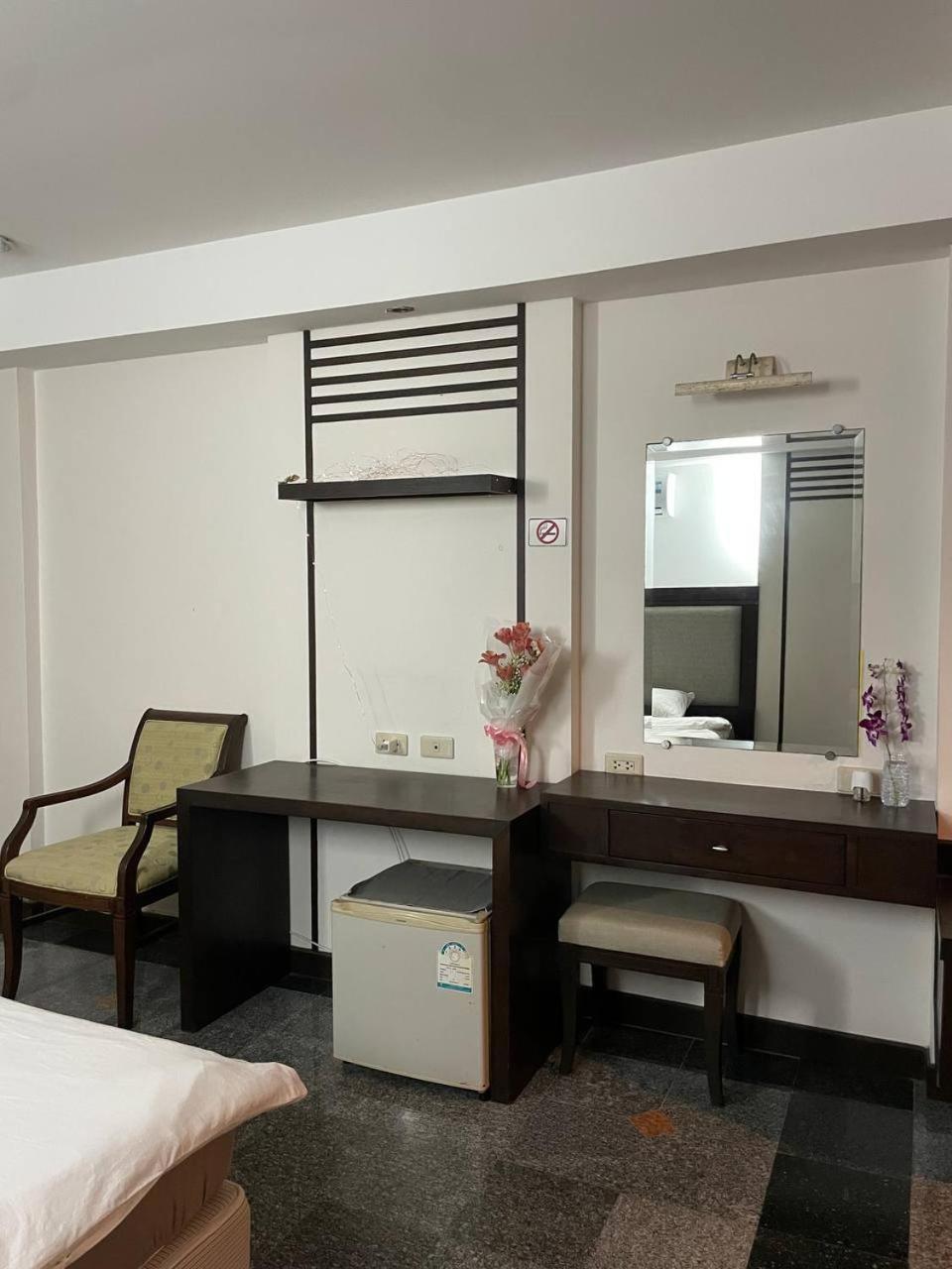 Room13 Apartment Karon